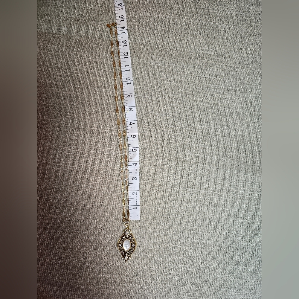 1928 Elegant Gold Filigree Necklace - Picture 2 of 4